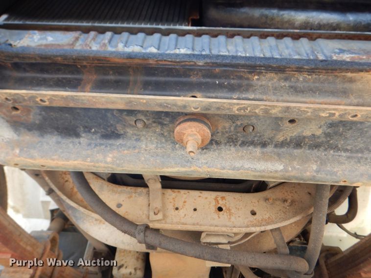 image for item DS8046 2001 International 4700  box truck