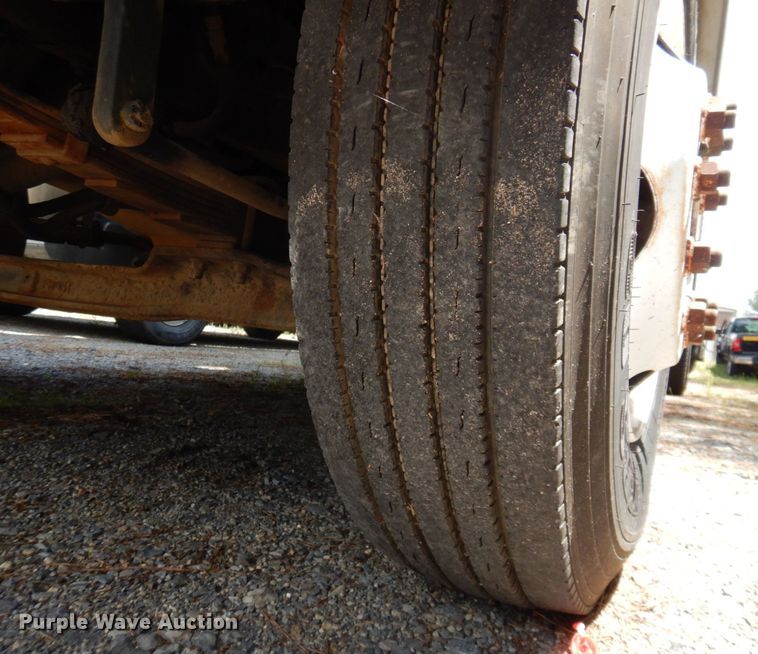 image for item DS8046 2001 International 4700  box truck