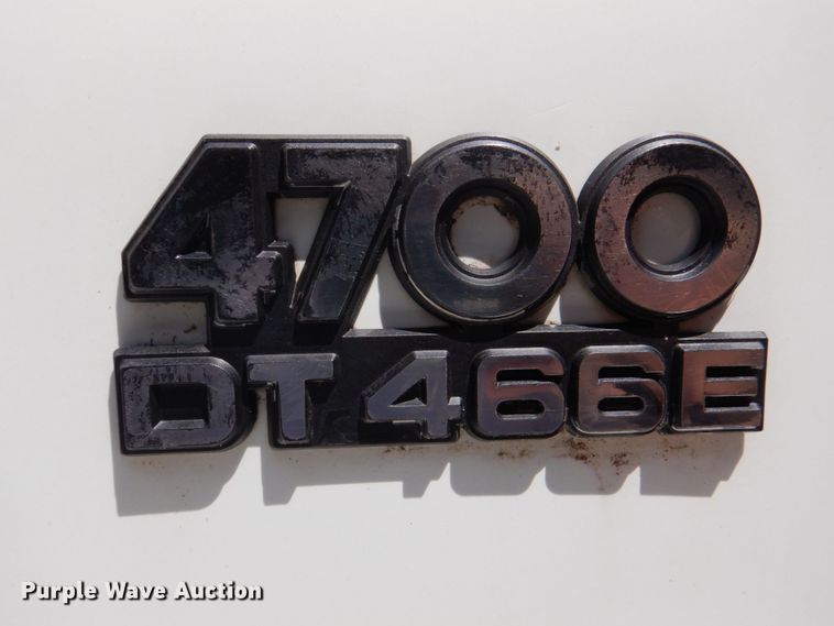 image for item DS8046 2001 International 4700  box truck