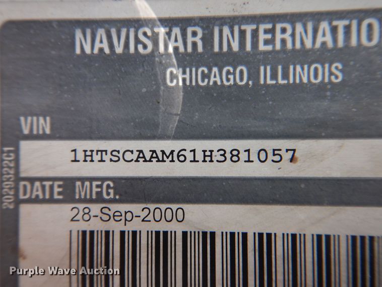 image for item DS8046 2001 International 4700  box truck