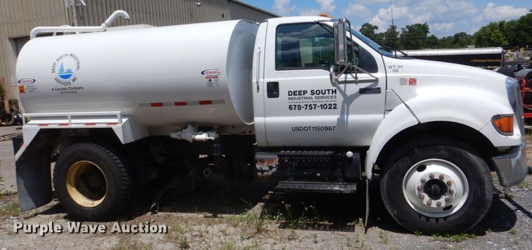 image for item DS8047 2006 Ford F750 Super Duty  water truck