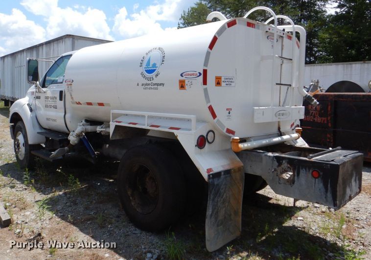 image for item DS8047 2006 Ford F750 Super Duty  water truck
