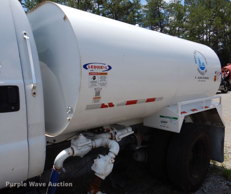 image for item DS8047 2006 Ford F750 Super Duty  water truck