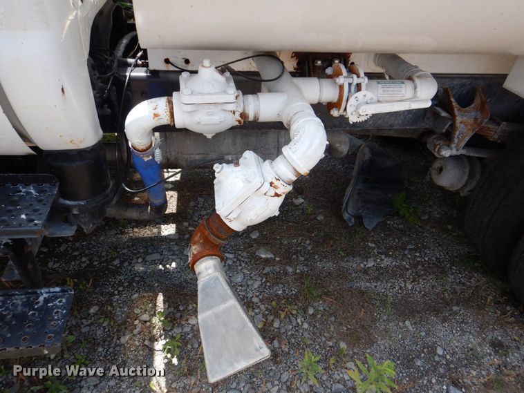 image for item DS8047 2006 Ford F750 Super Duty  water truck