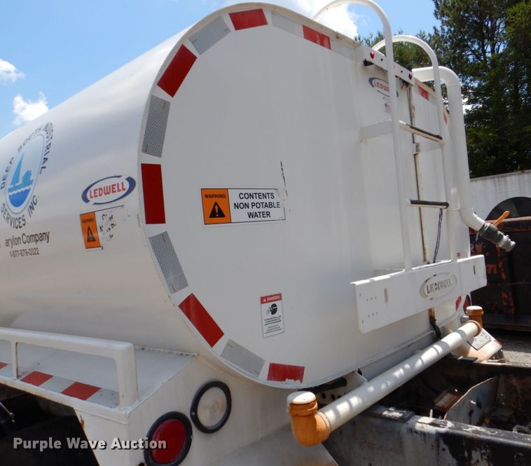 image for item DS8047 2006 Ford F750 Super Duty  water truck