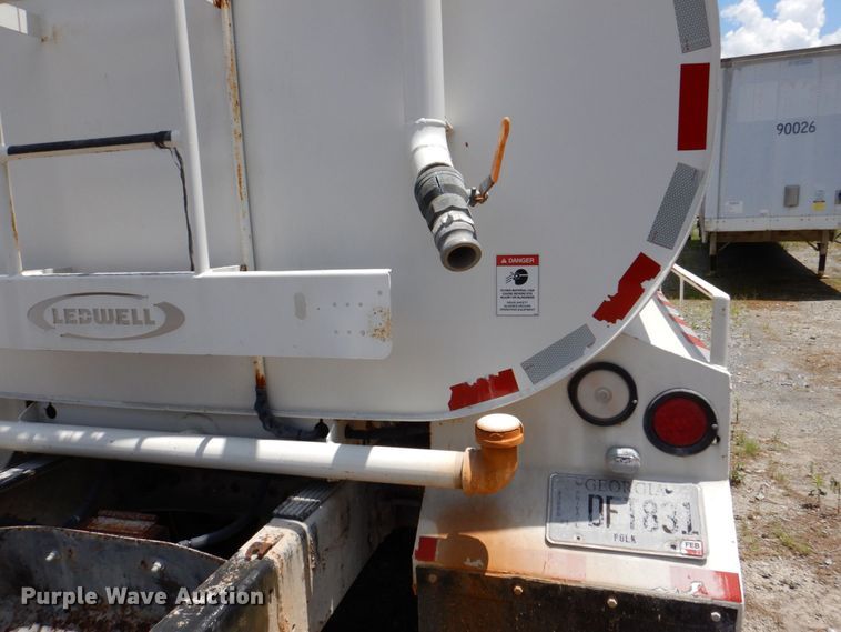 image for item DS8047 2006 Ford F750 Super Duty  water truck