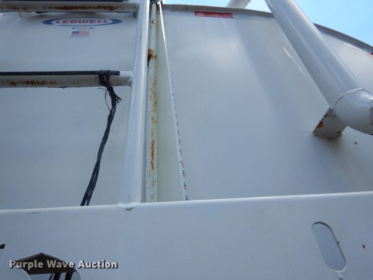 image for item DS8047 2006 Ford F750 Super Duty  water truck