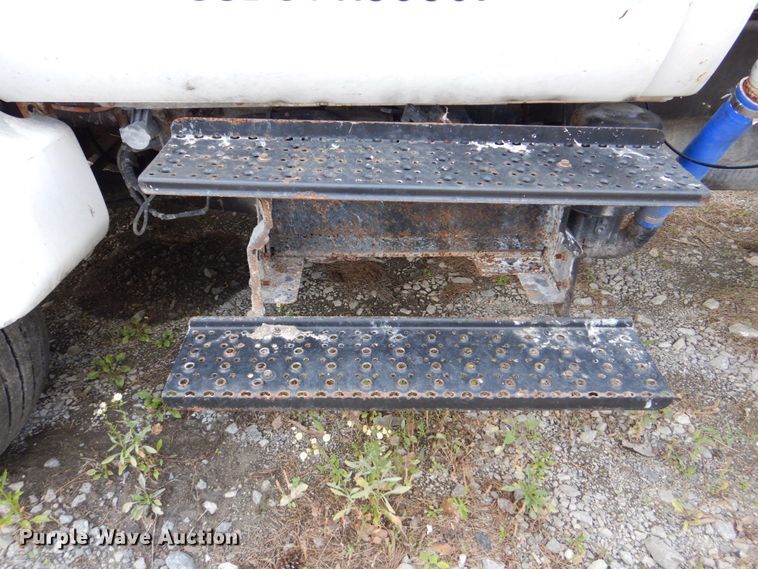 image for item DS8047 2006 Ford F750 Super Duty  water truck