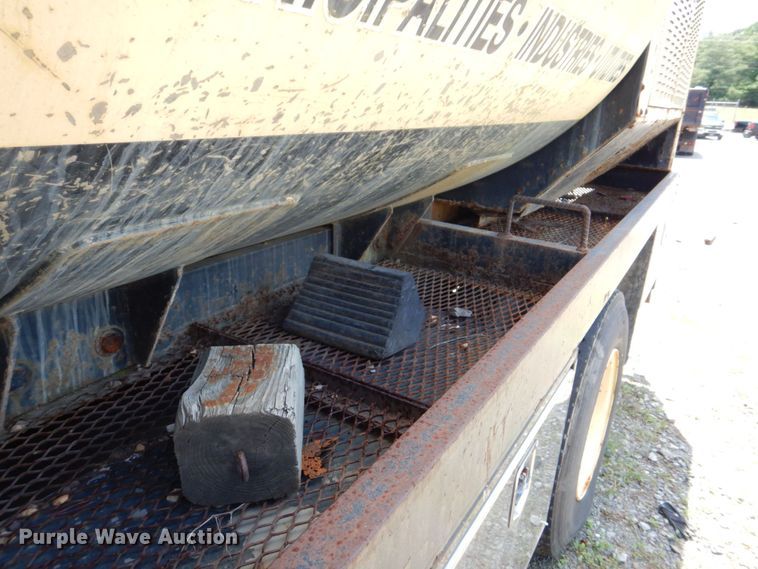 image for item DS8048 1991 Chevrolet Kodiak C6500  vacuum truck