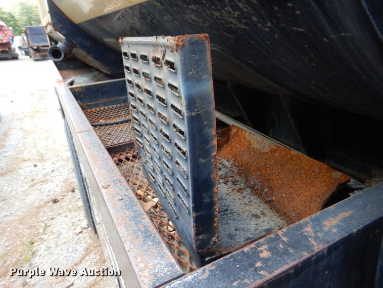 image for item DS8048 1991 Chevrolet Kodiak C6500  vacuum truck