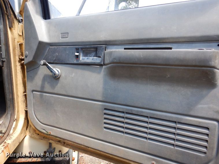 image for item DS8048 1991 Chevrolet Kodiak C6500  vacuum truck