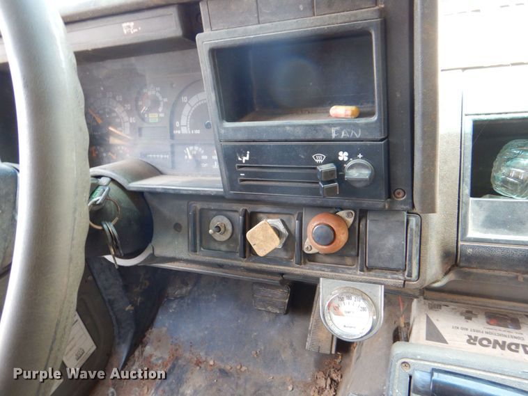 image for item DS8048 1991 Chevrolet Kodiak C6500  vacuum truck