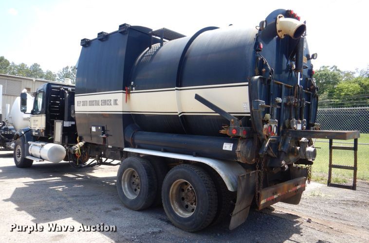 image for item DS8049 2002 Volvo VHD  vacuum truck