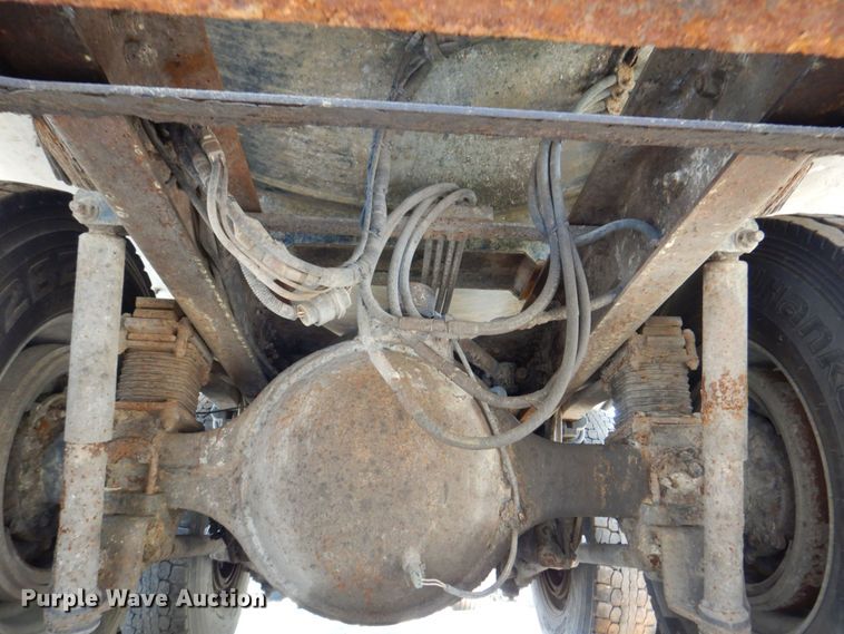 image for item DS8049 2002 Volvo VHD  vacuum truck