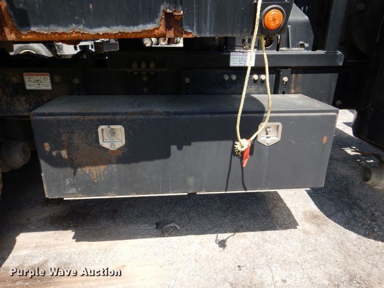 image for item DS8049 2002 Volvo VHD  vacuum truck