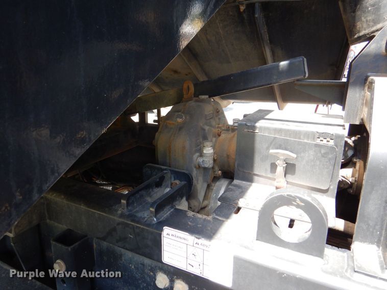 image for item DS8049 2002 Volvo VHD  vacuum truck