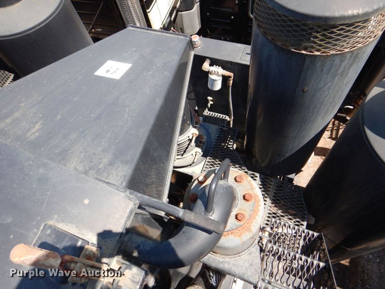 image for item DS8049 2002 Volvo VHD  vacuum truck