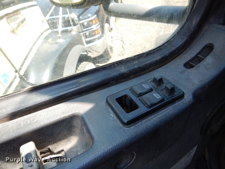 image for item DS8049 2002 Volvo VHD  vacuum truck