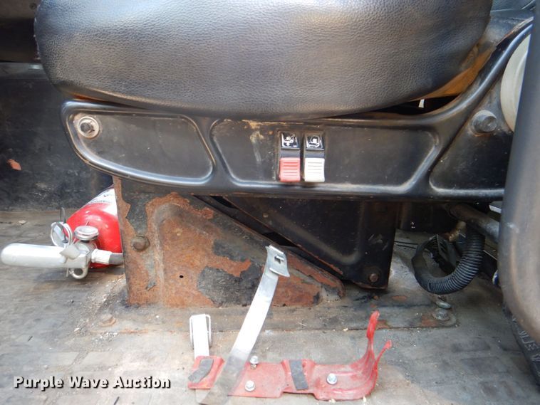 image for item DS8049 2002 Volvo VHD  vacuum truck