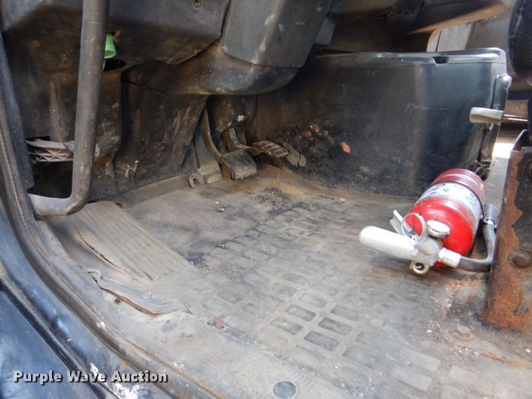 image for item DS8049 2002 Volvo VHD  vacuum truck