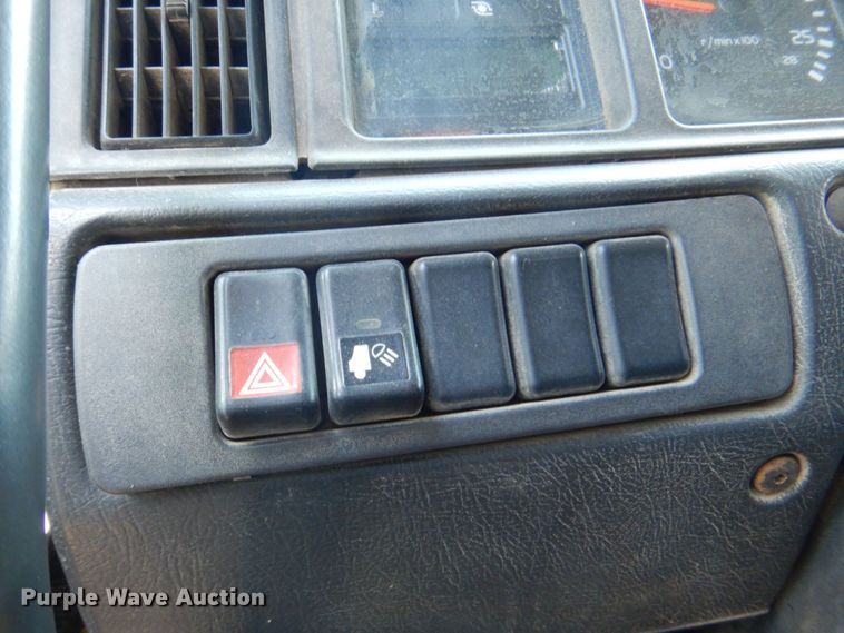 image for item DS8049 2002 Volvo VHD  vacuum truck