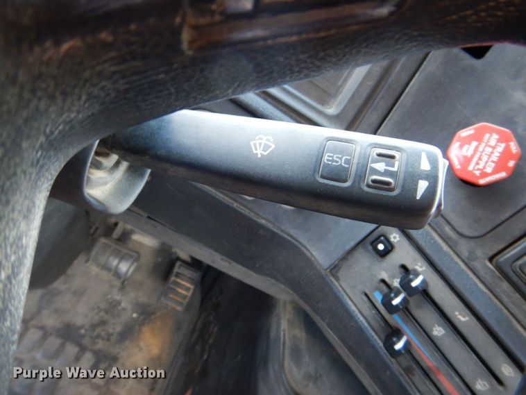 image for item DS8049 2002 Volvo VHD  vacuum truck