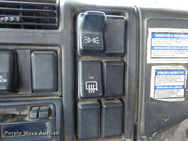 image for item DS8049 2002 Volvo VHD  vacuum truck