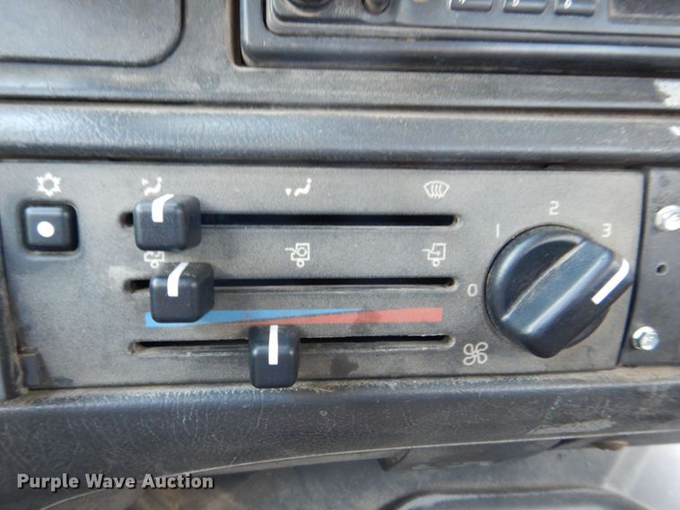 image for item DS8049 2002 Volvo VHD  vacuum truck