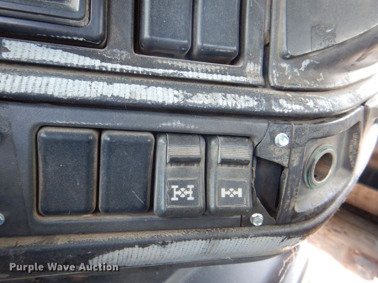 image for item DS8049 2002 Volvo VHD  vacuum truck