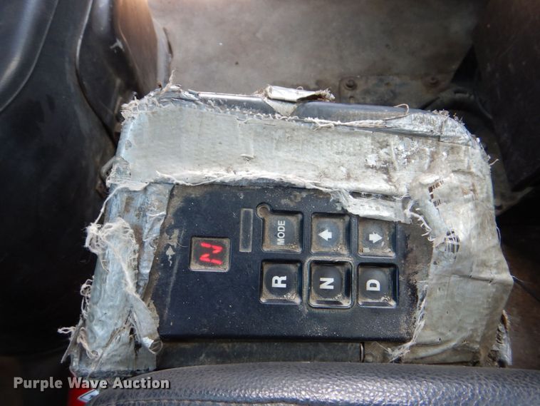 image for item DS8049 2002 Volvo VHD  vacuum truck