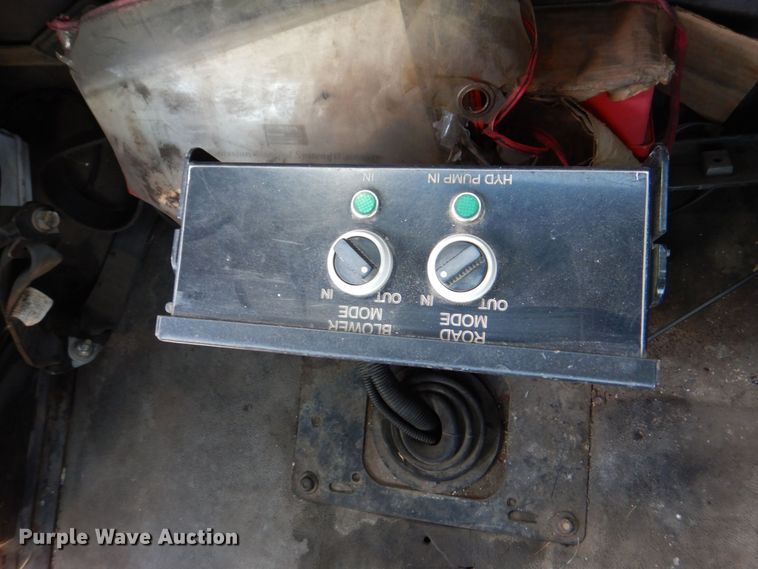 image for item DS8049 2002 Volvo VHD  vacuum truck