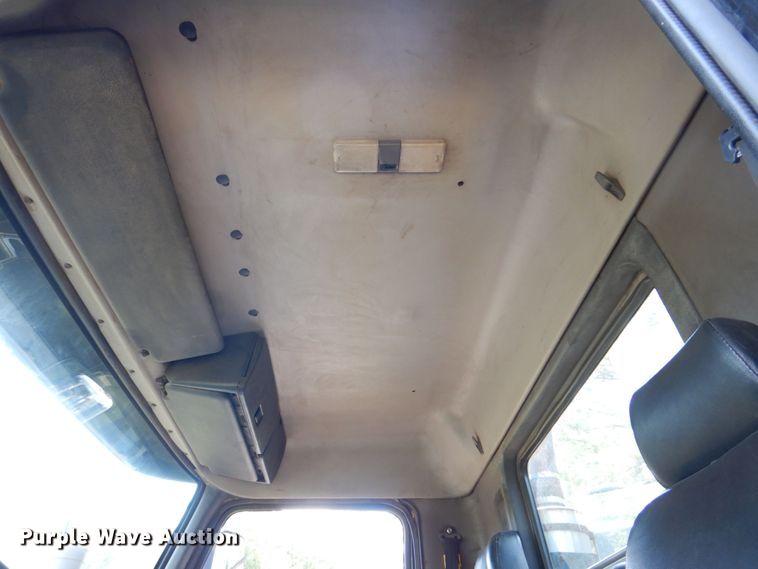 image for item DS8049 2002 Volvo VHD  vacuum truck