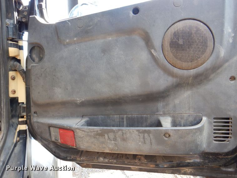 image for item DS8049 2002 Volvo VHD  vacuum truck