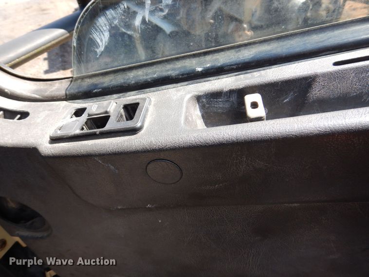 image for item DS8049 2002 Volvo VHD  vacuum truck