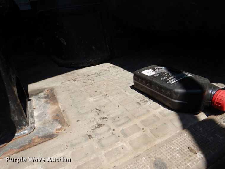 image for item DS8049 2002 Volvo VHD  vacuum truck