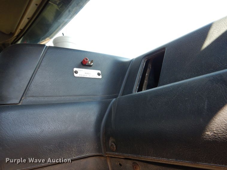 image for item DS8049 2002 Volvo VHD  vacuum truck