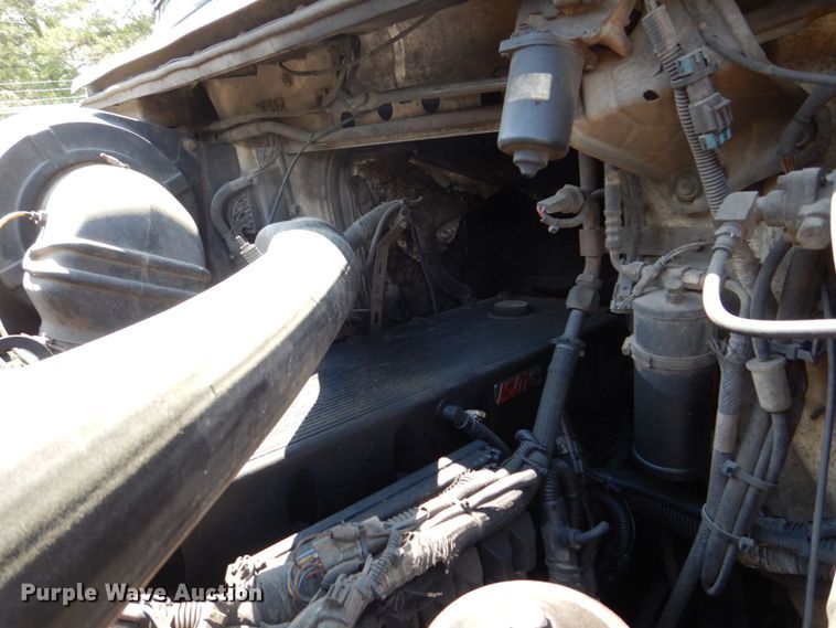 image for item DS8049 2002 Volvo VHD  vacuum truck