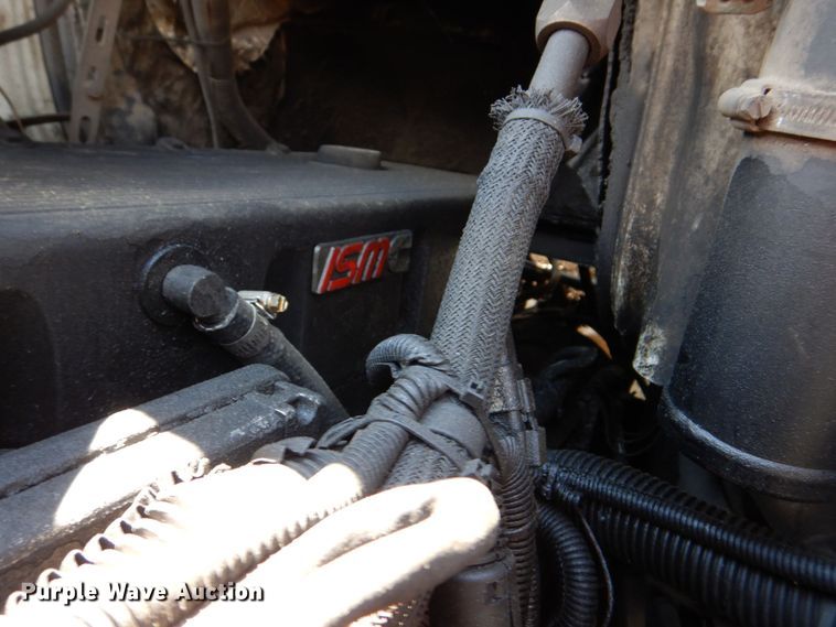 image for item DS8049 2002 Volvo VHD  vacuum truck