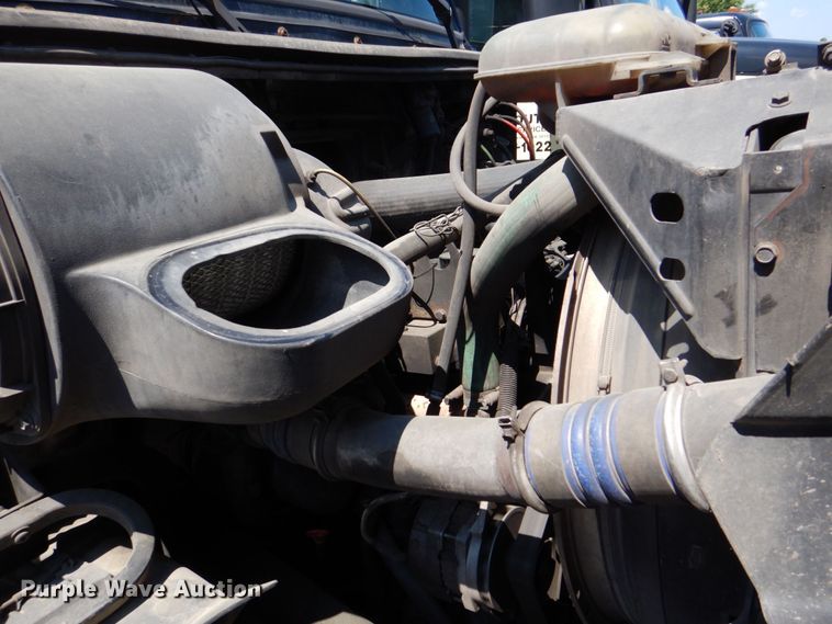 image for item DS8049 2002 Volvo VHD  vacuum truck