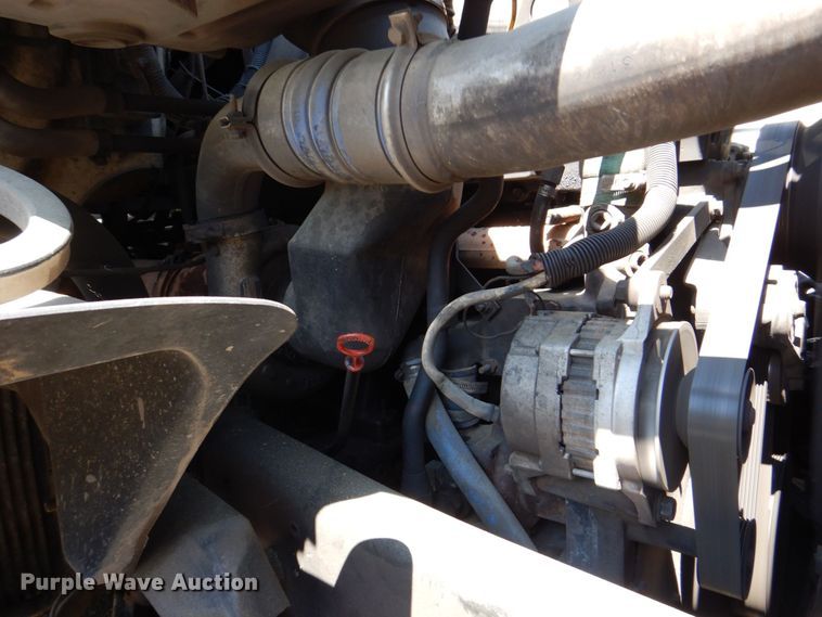 image for item DS8049 2002 Volvo VHD  vacuum truck