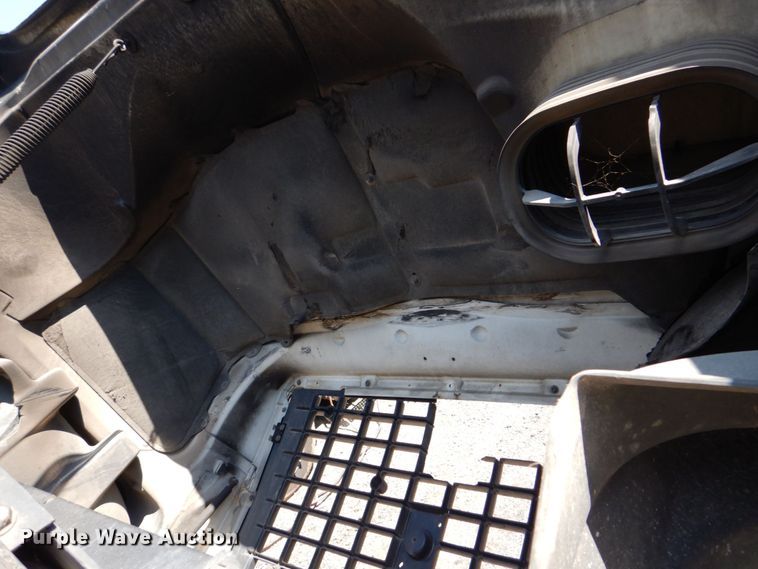 image for item DS8049 2002 Volvo VHD  vacuum truck