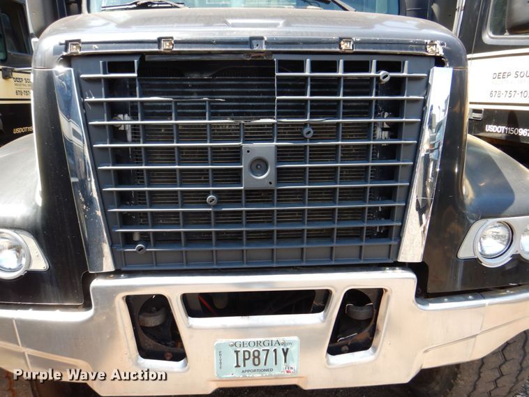 image for item DS8049 2002 Volvo VHD  vacuum truck