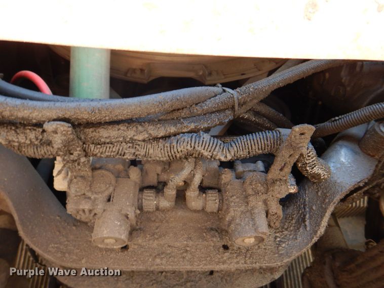 image for item DS8049 2002 Volvo VHD  vacuum truck