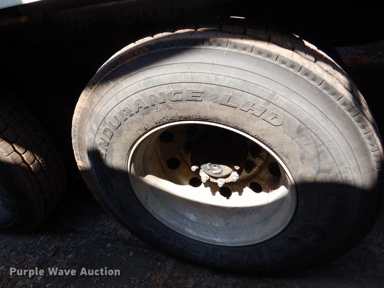 image for item DS8049 2002 Volvo VHD  vacuum truck