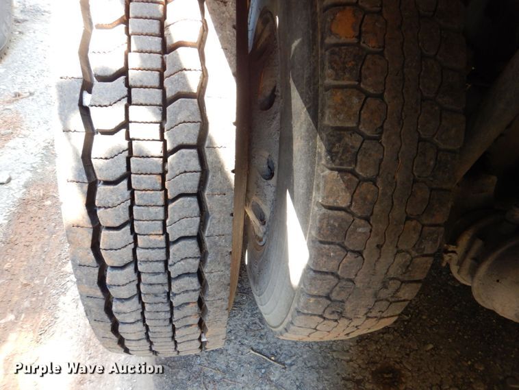 image for item DS8049 2002 Volvo VHD  vacuum truck