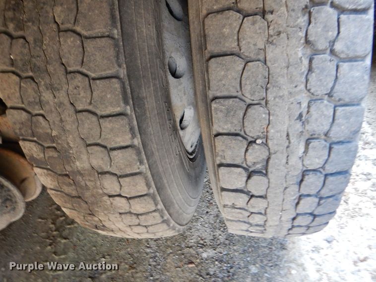 image for item DS8049 2002 Volvo VHD  vacuum truck