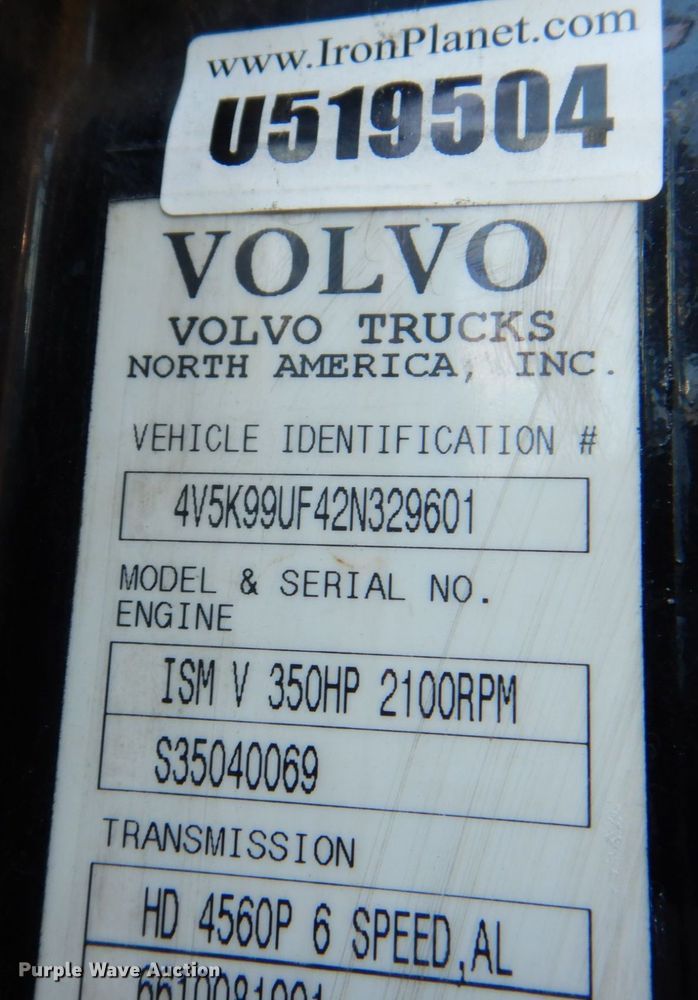 image for item DS8049 2002 Volvo VHD  vacuum truck