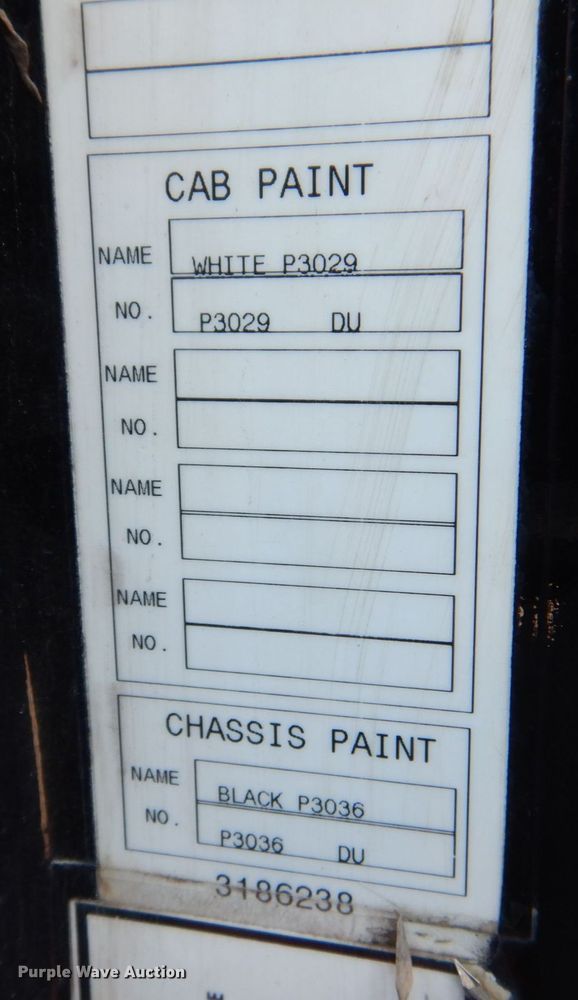 image for item DS8049 2002 Volvo VHD  vacuum truck