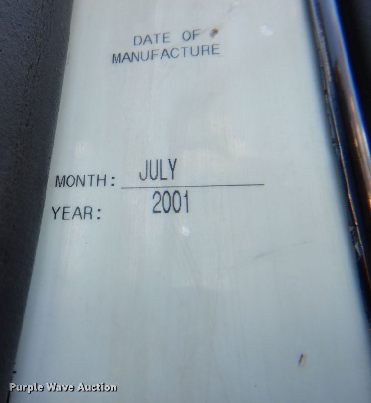 image for item DS8049 2002 Volvo VHD  vacuum truck