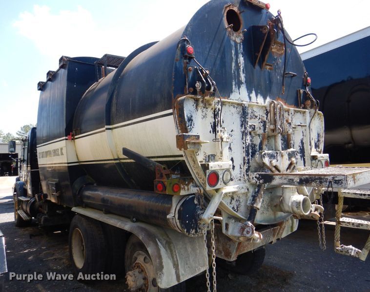 image for item DS8050 2002 Volvo VHD  vacuum truck